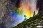 跌落在瀑布中的绚丽彩虹【组图】