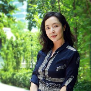 严歌苓：现在女孩眼里“土豪”就是英雄