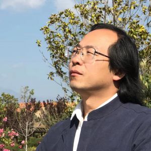 霍俊明：理想的诗歌应直指命运、存在和时间的本质命题